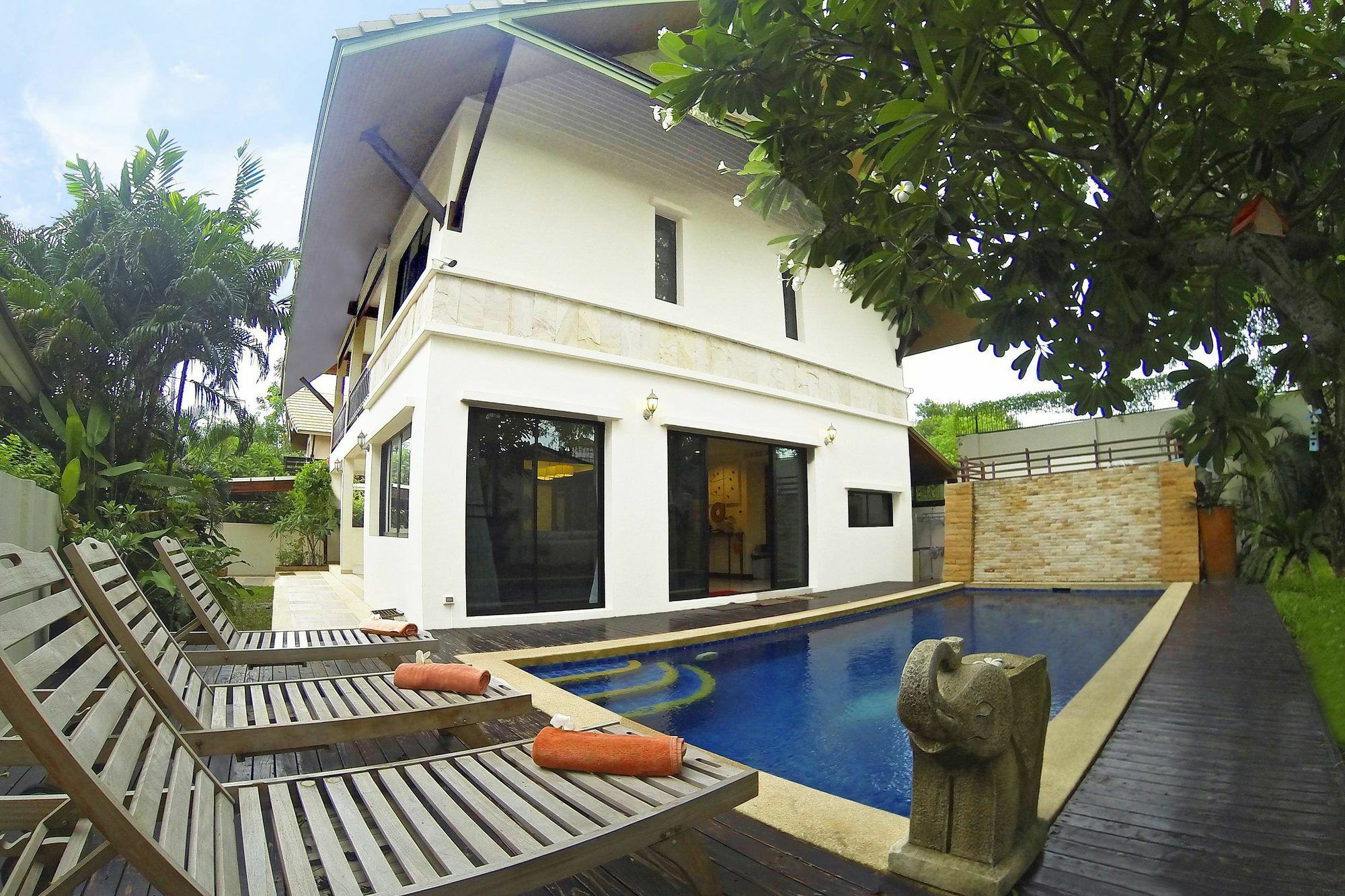 Baan Kon Lafun Villa *